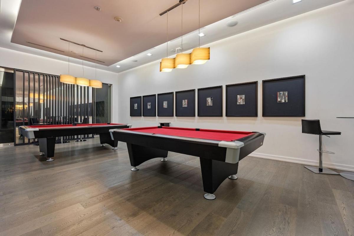 Spectacular In The Heart Of Apartment Toronto